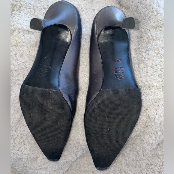 Manolo Blahnik Crystal Embellished Silk Satin Pumps Heels Size 39-1/2. Italy - Picture 5 of 6